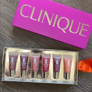 Clinique moisturizing lip balm set